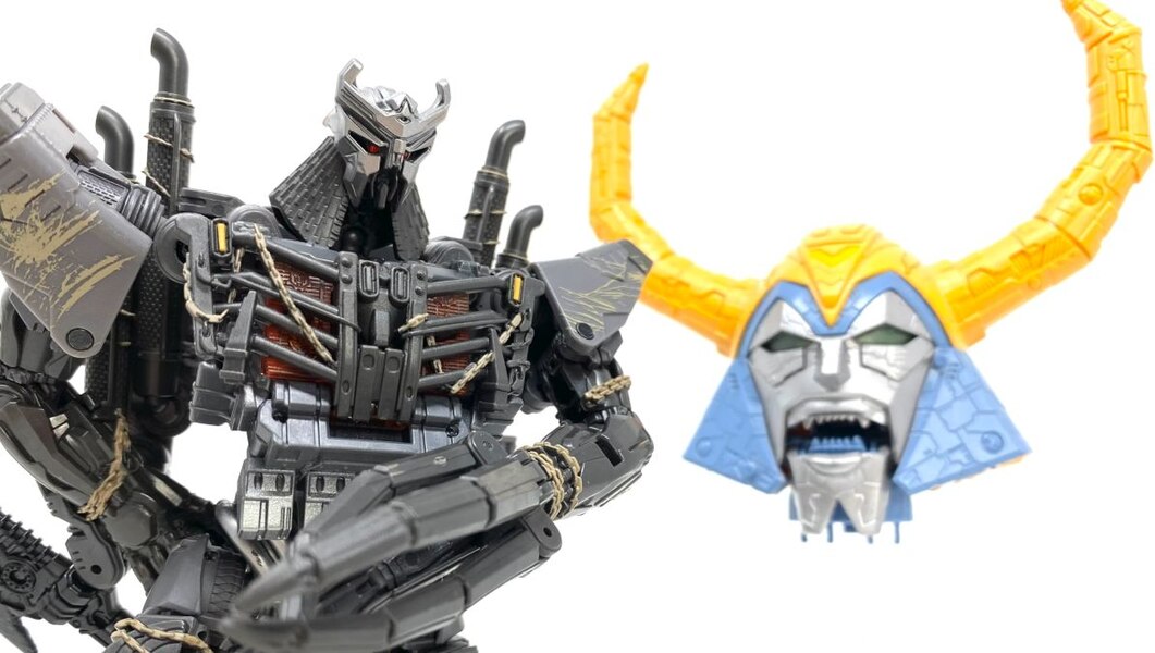 In Hand Image Of  Studio Series Rise Of The Beasts Scourge  (13 of 49)